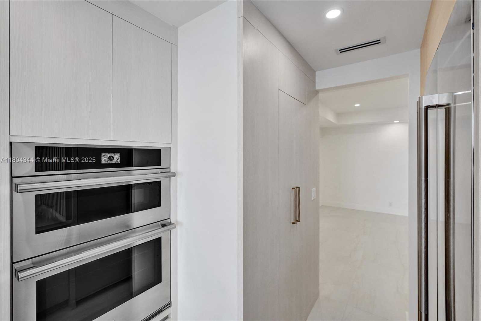 Small Image of 3000 ISLAND BLVD #TH-5, Aventura Number 6