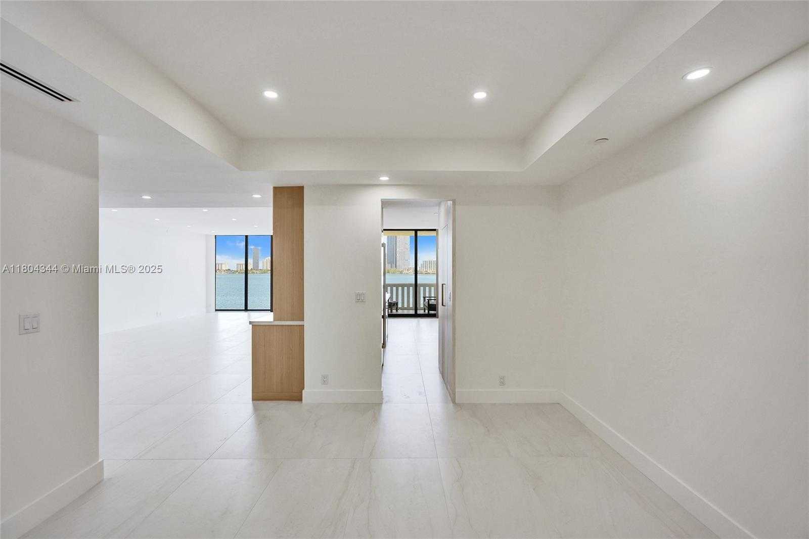 Small Image of 3000 ISLAND BLVD #TH-5, Aventura Number 7