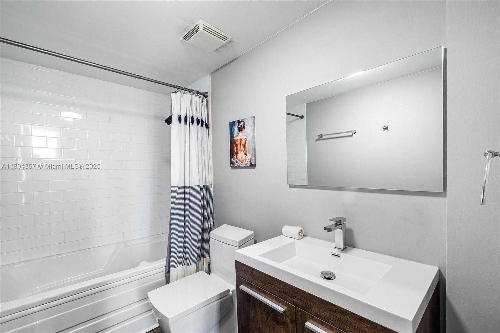 Small Image of 690 SOUTH WEST 1ST CT #PHI26, Miami Number 21