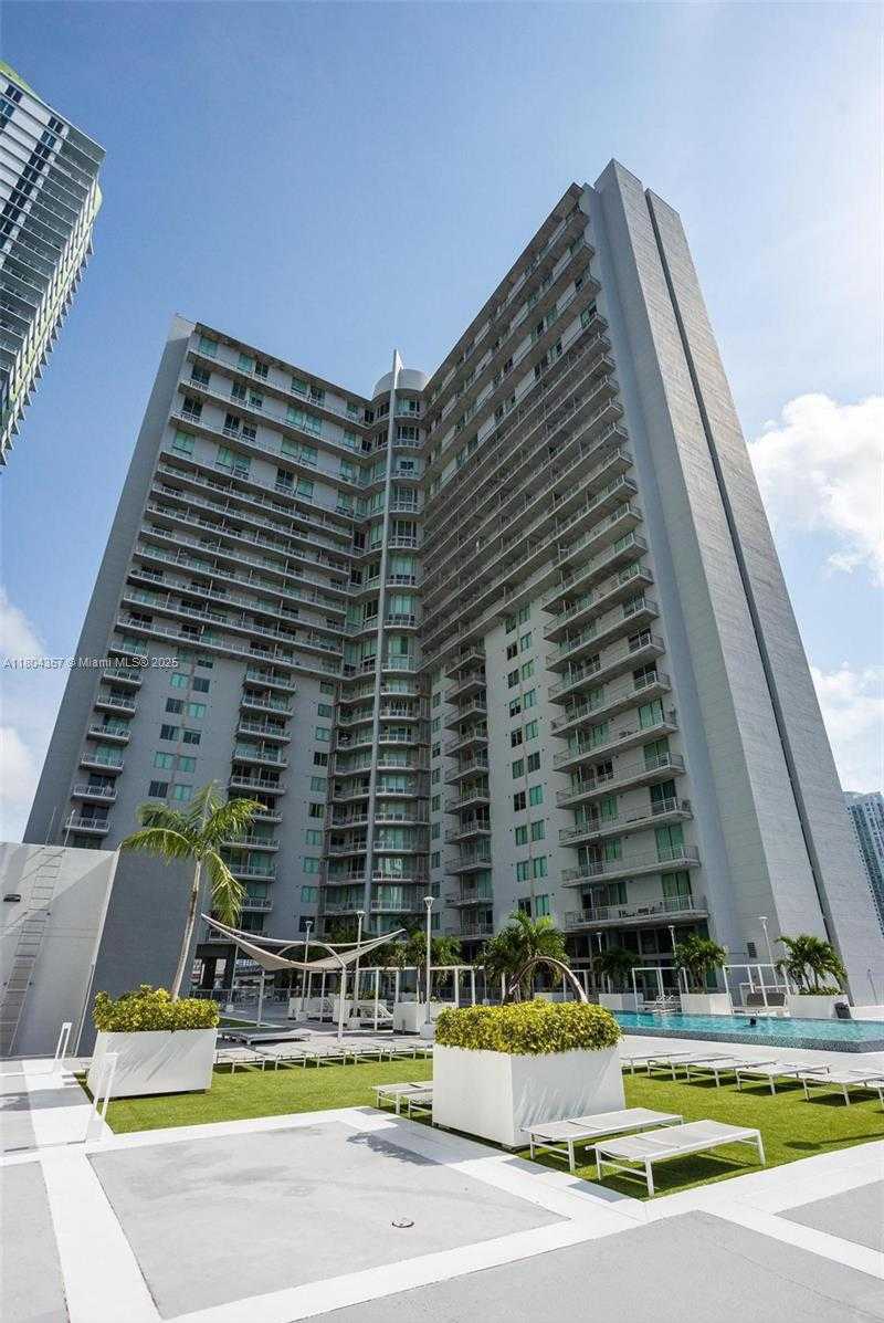 Small Image of 690 SOUTH WEST 1ST CT #PHI26, Miami Number 32
