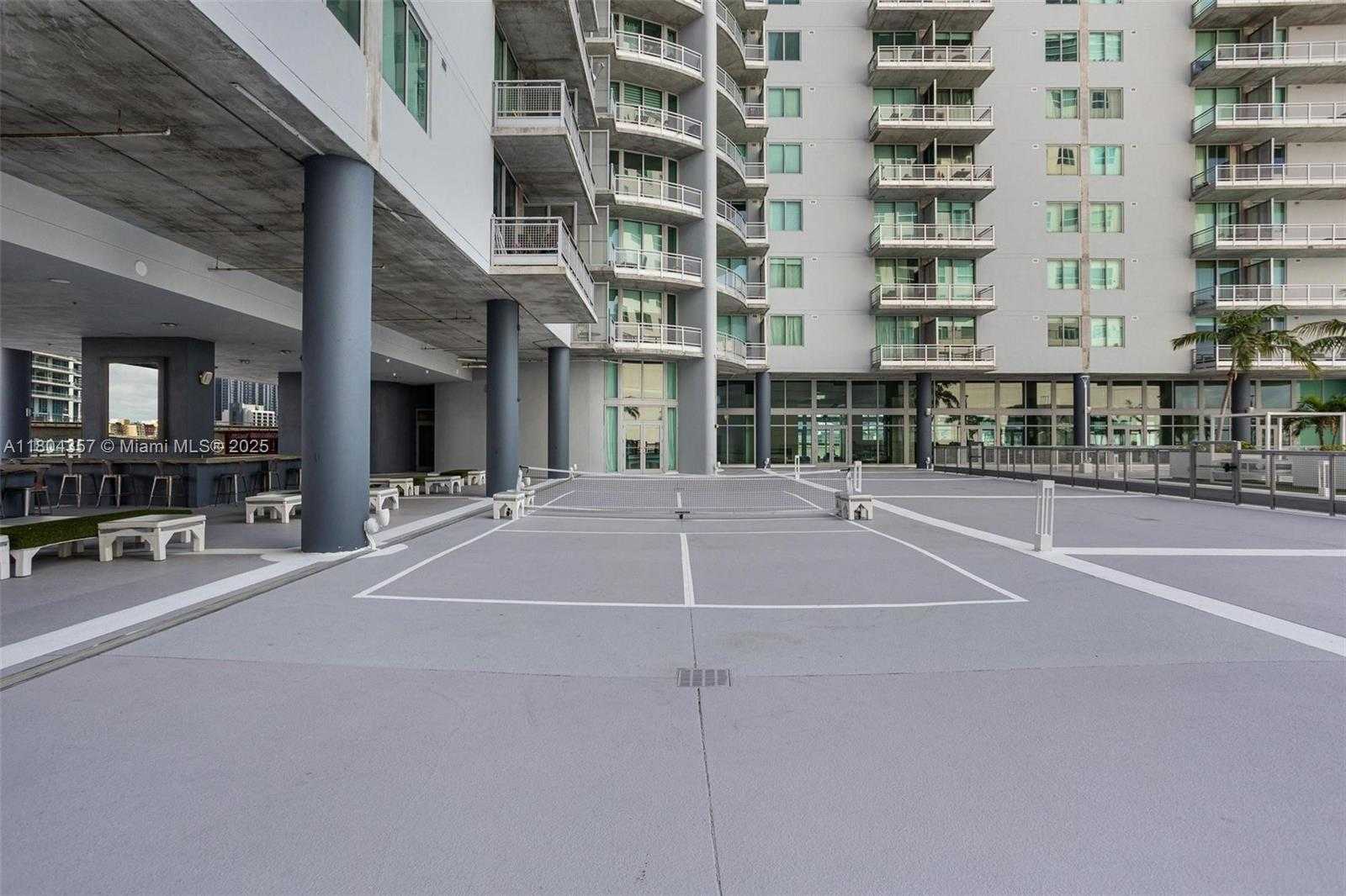 Small Image of 690 SOUTH WEST 1ST CT #PHI26, Miami Number 39