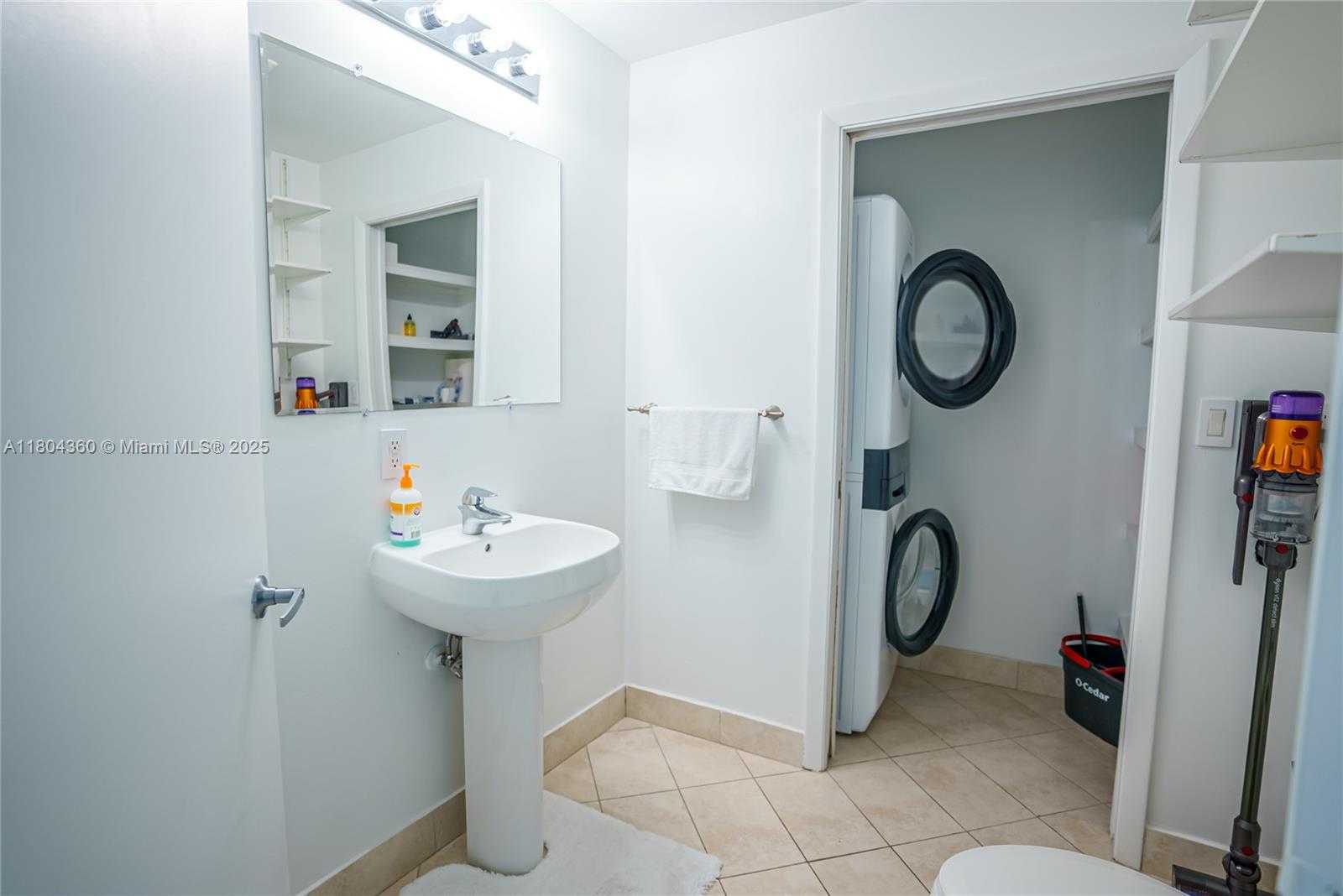 Small Image of 1900 NORTH BAYSHORE DR #1918, Miami Number 22