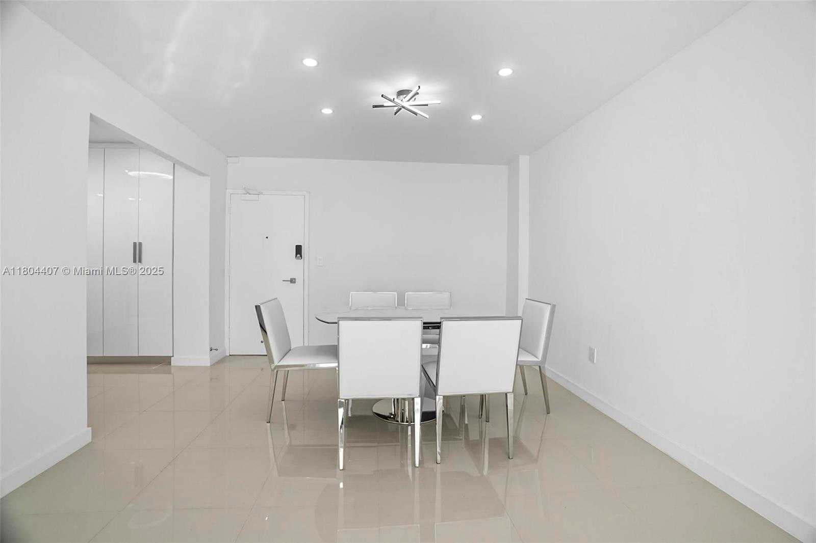 Small Image of 300 BAYVIEW DR #2108, Sunny Isles Beach Number 10
