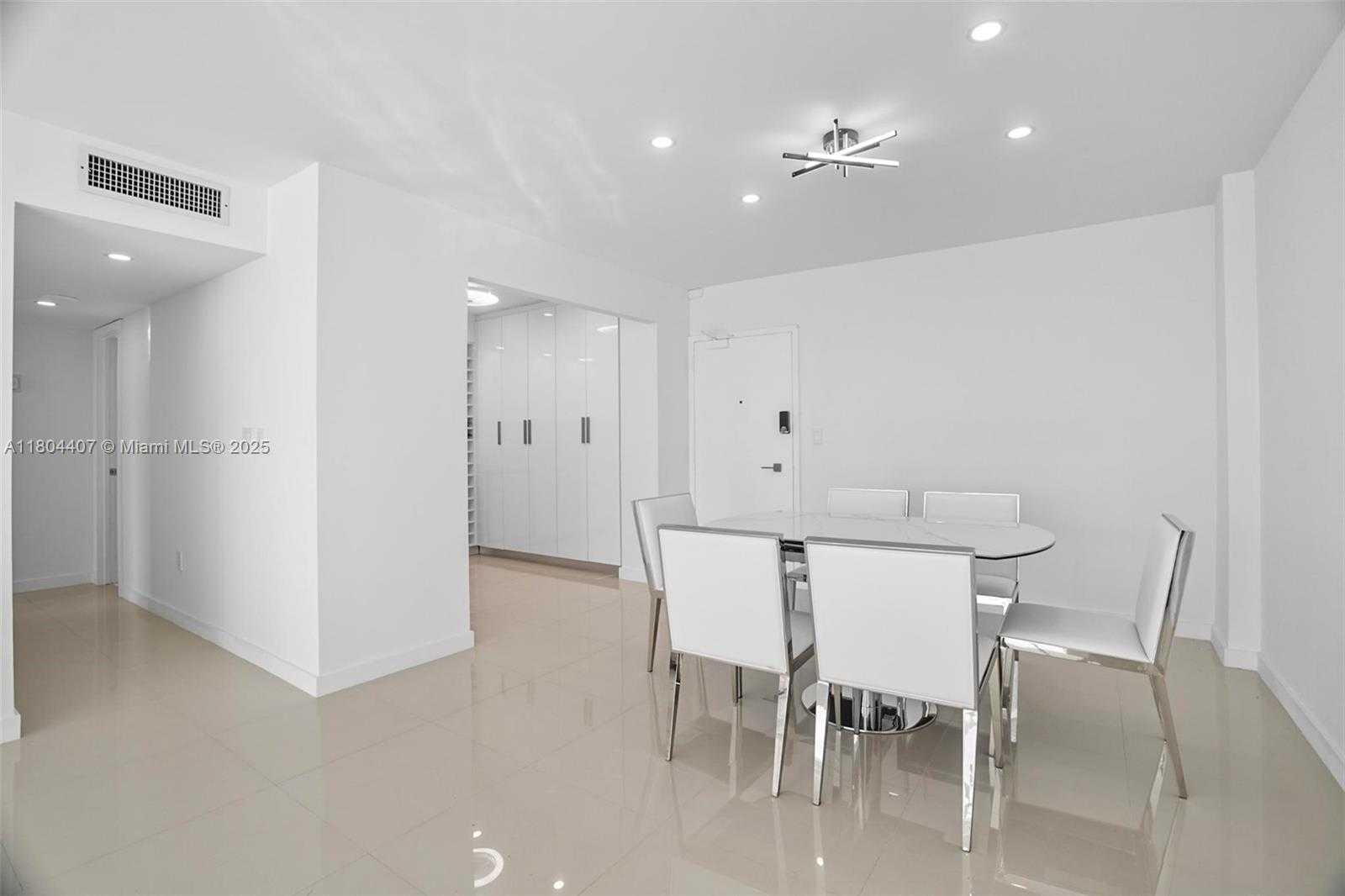 Small Image of 300 BAYVIEW DR #2108, Sunny Isles Beach Number 11