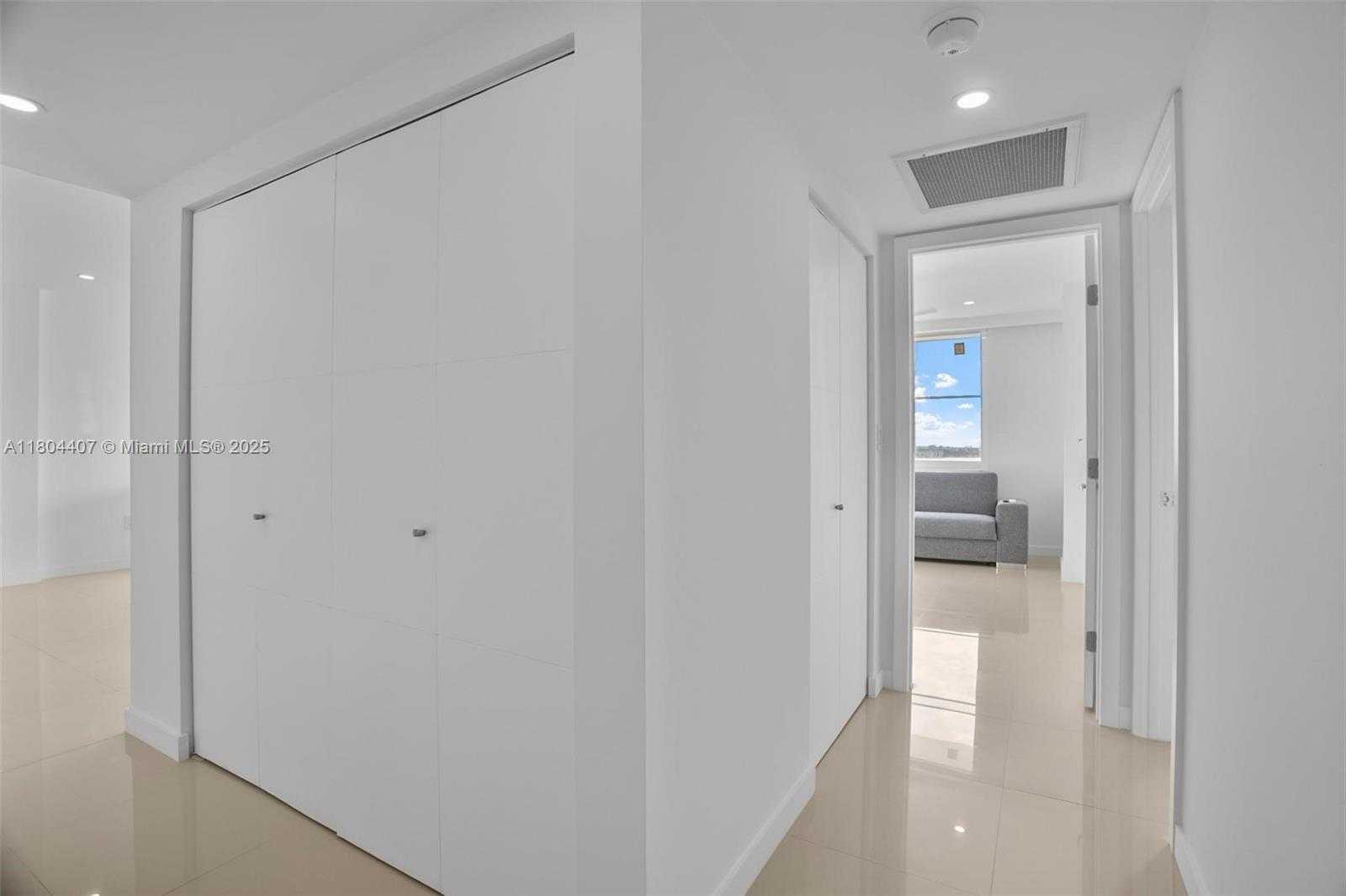 Small Image of 300 BAYVIEW DR #2108, Sunny Isles Beach Number 16