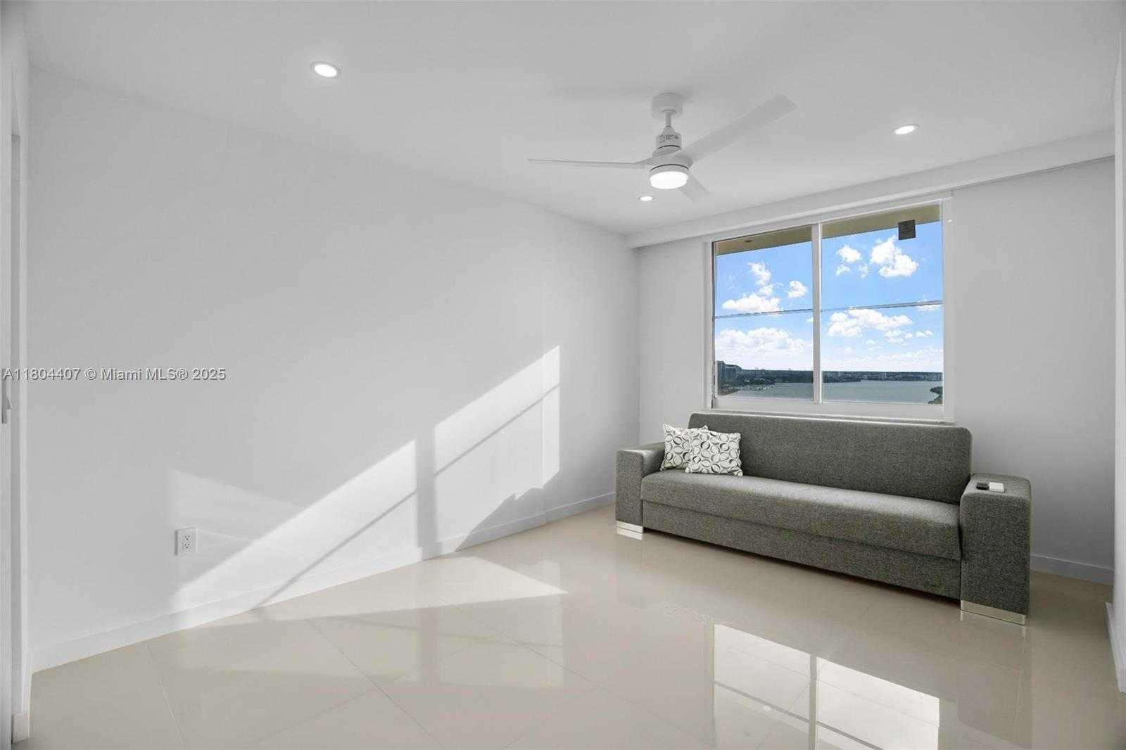 Small Image of 300 BAYVIEW DR #2108, Sunny Isles Beach Number 17