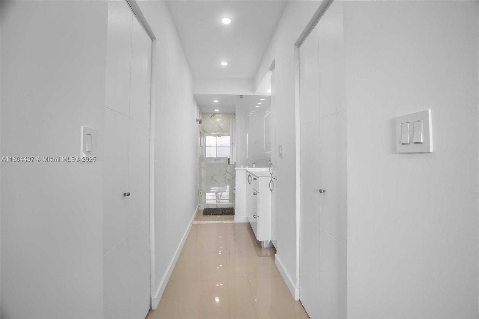 Small Image of 300 BAYVIEW DR #2108, Sunny Isles Beach Number 19