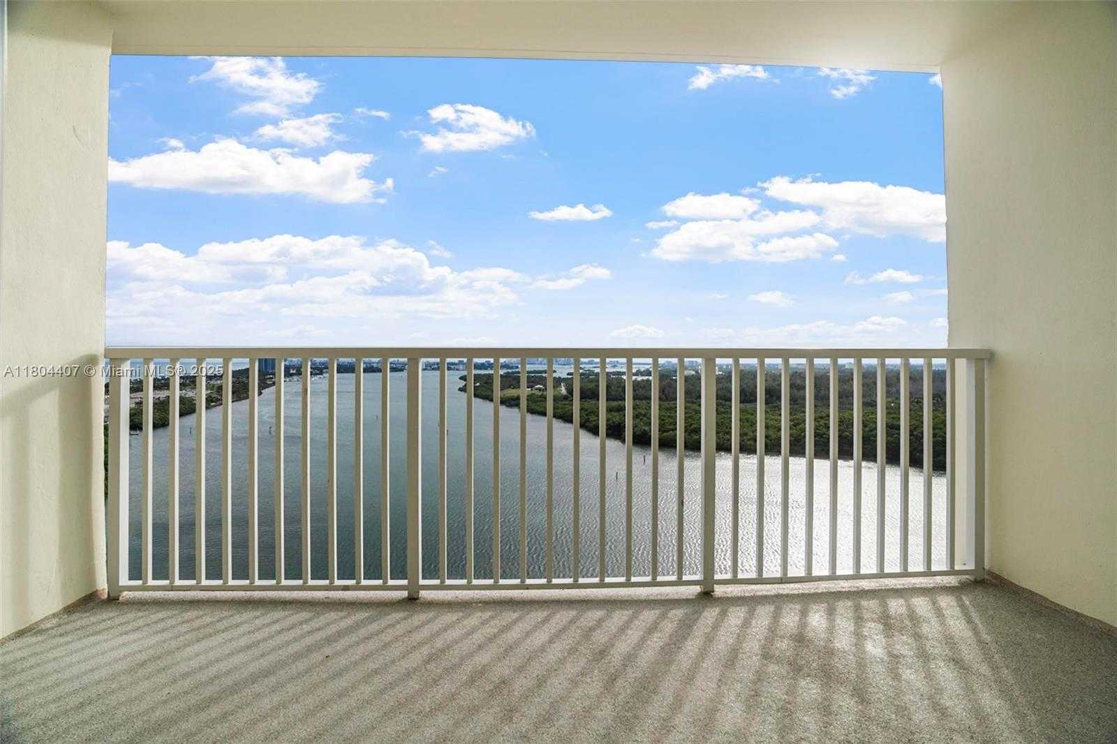 Small Image of 300 BAYVIEW DR #2108, Sunny Isles Beach Number 2