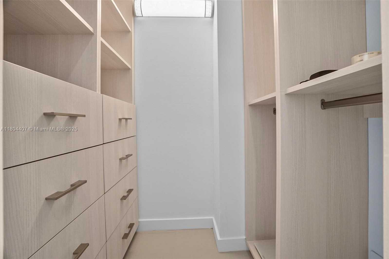 Small Image of 300 BAYVIEW DR #2108, Sunny Isles Beach Number 22