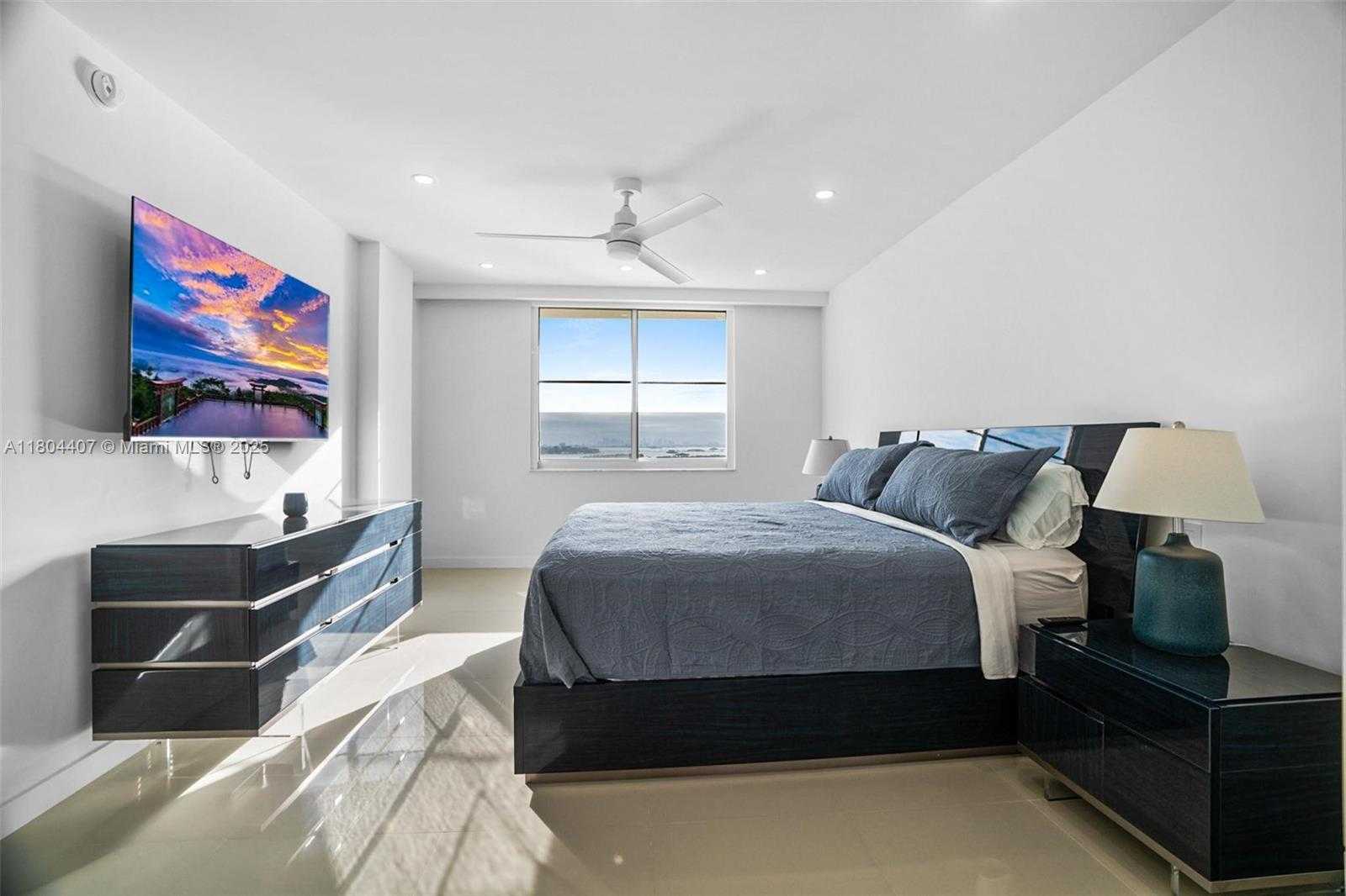 Small Image of 300 BAYVIEW DR #2108, Sunny Isles Beach Number 23