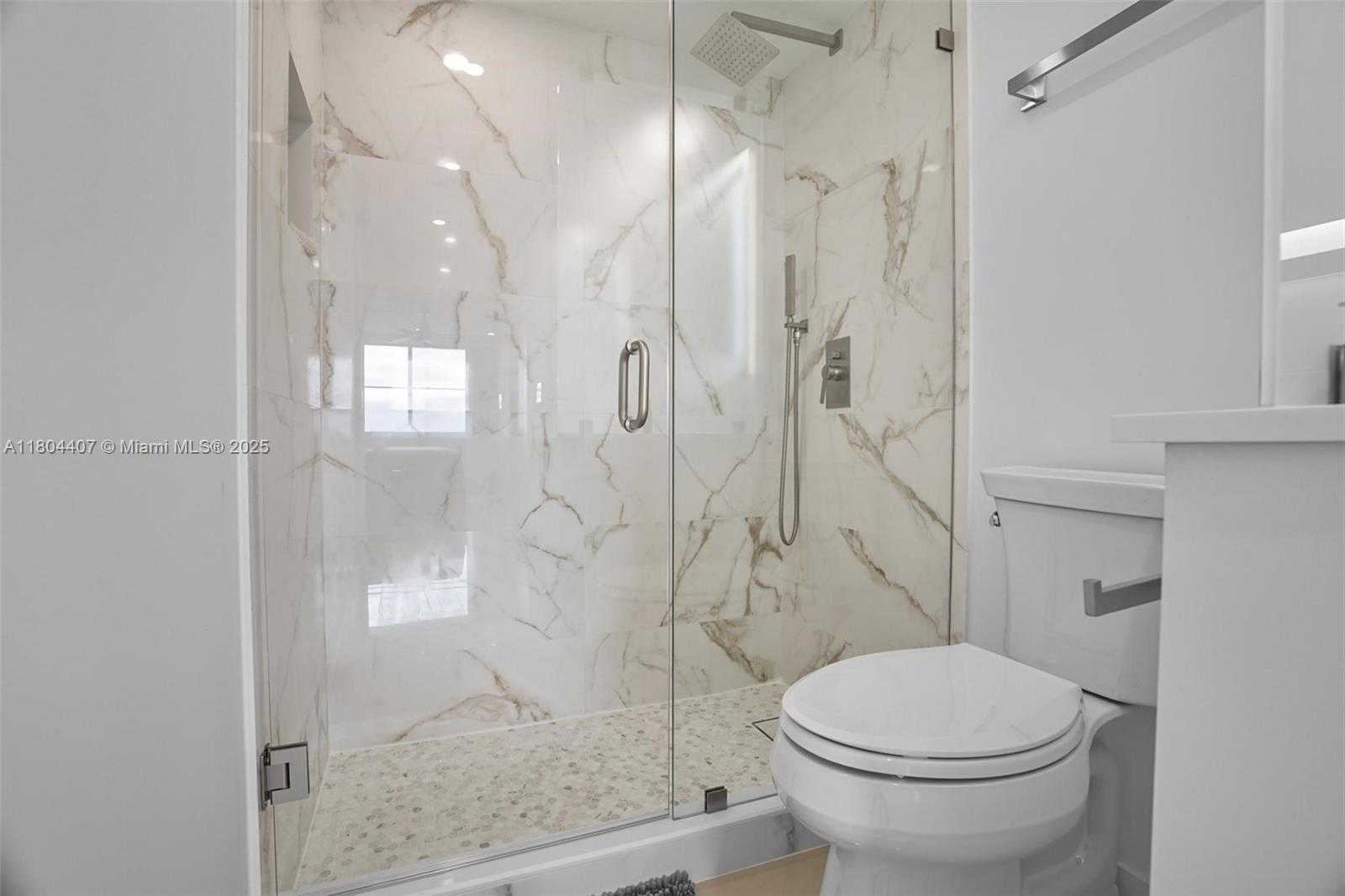 Small Image of 300 BAYVIEW DR #2108, Sunny Isles Beach Number 25