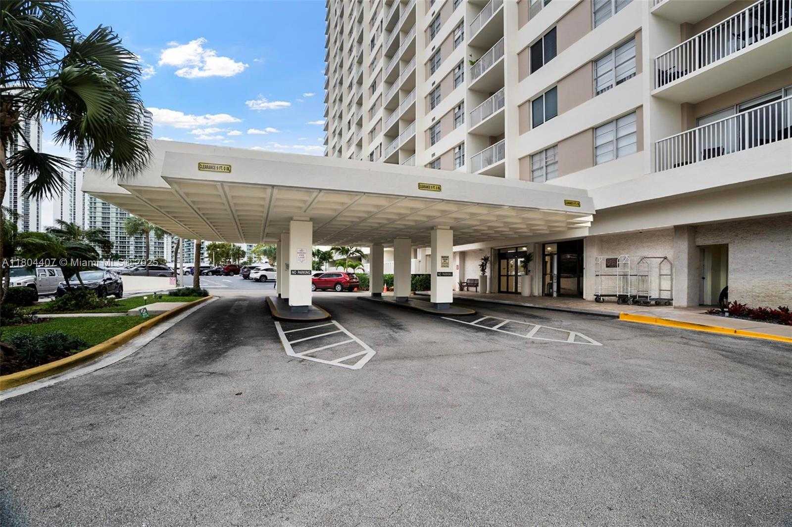 Small Image of 300 BAYVIEW DR #2108, Sunny Isles Beach Number 27