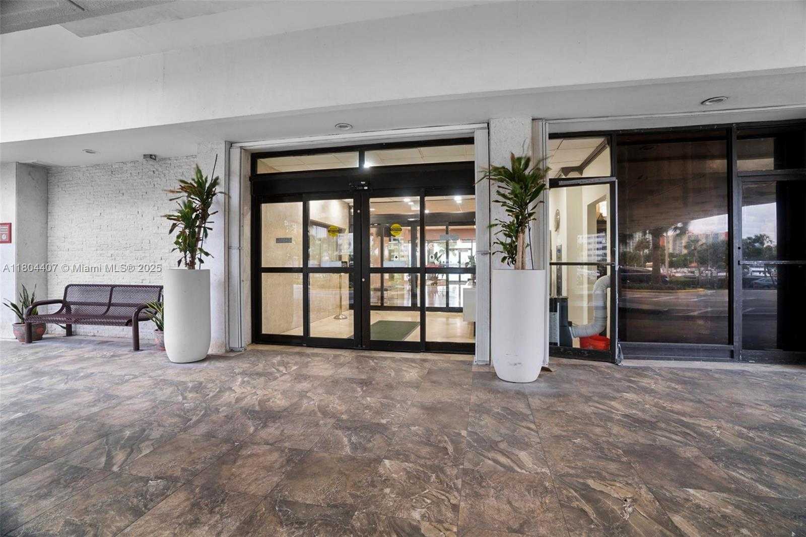 Small Image of 300 BAYVIEW DR #2108, Sunny Isles Beach Number 28