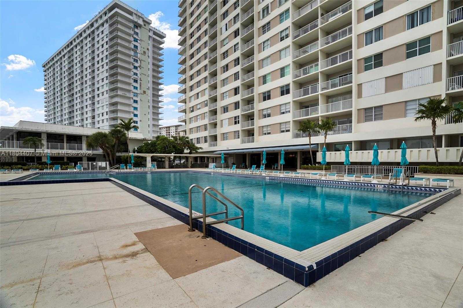 Small Image of 300 BAYVIEW DR #2108, Sunny Isles Beach Number 32