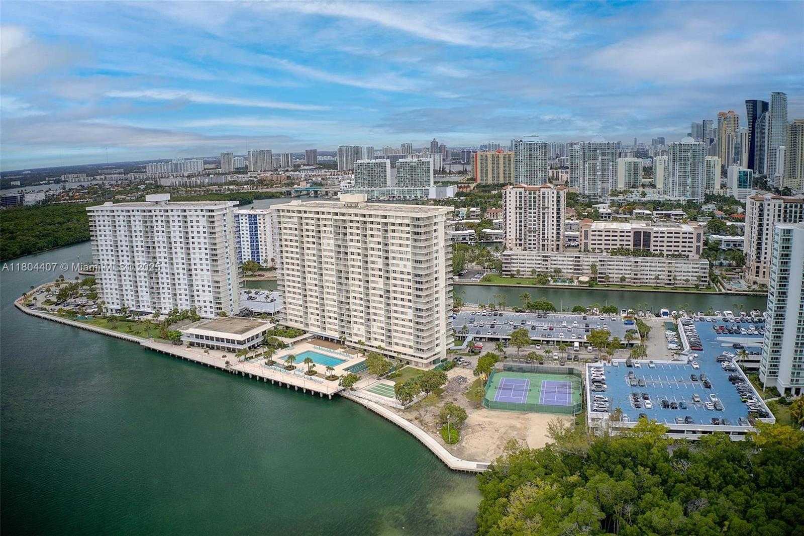 Small Image of 300 BAYVIEW DR #2108, Sunny Isles Beach Number 33