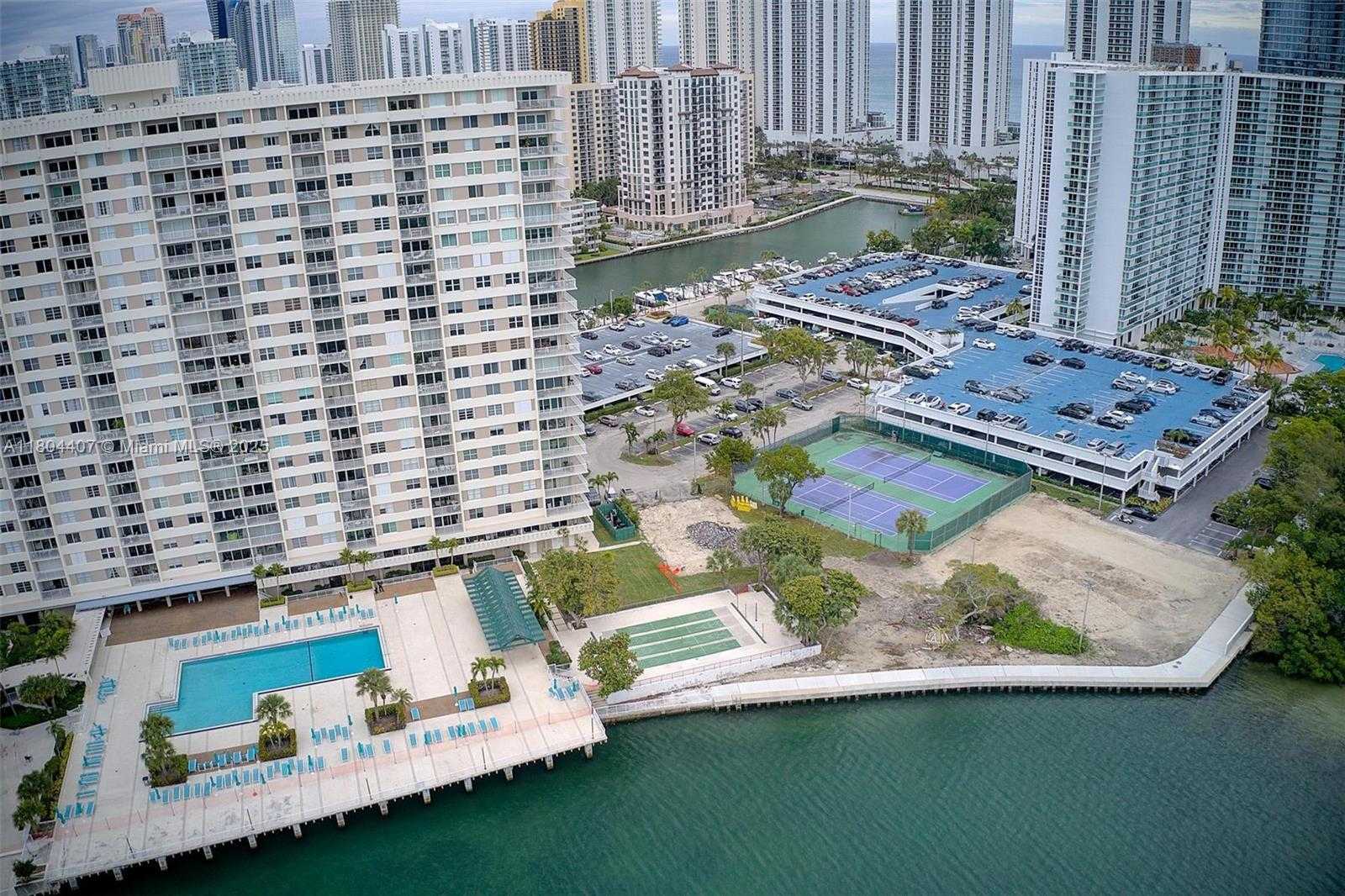 Small Image of 300 BAYVIEW DR #2108, Sunny Isles Beach Number 35