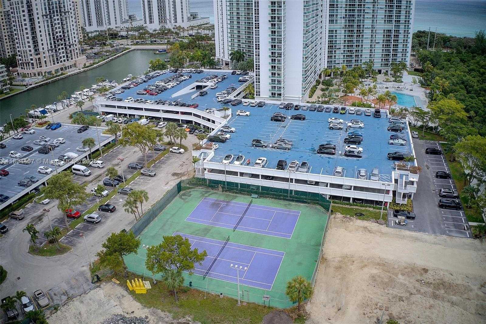 Small Image of 300 BAYVIEW DR #2108, Sunny Isles Beach Number 37