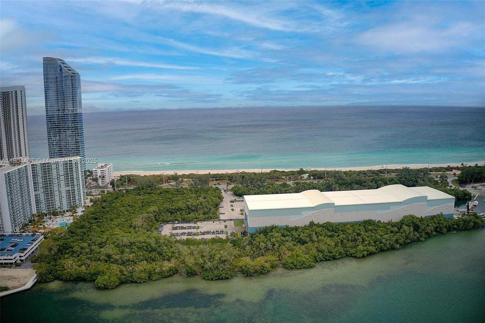 Small Image of 300 BAYVIEW DR #2108, Sunny Isles Beach Number 4