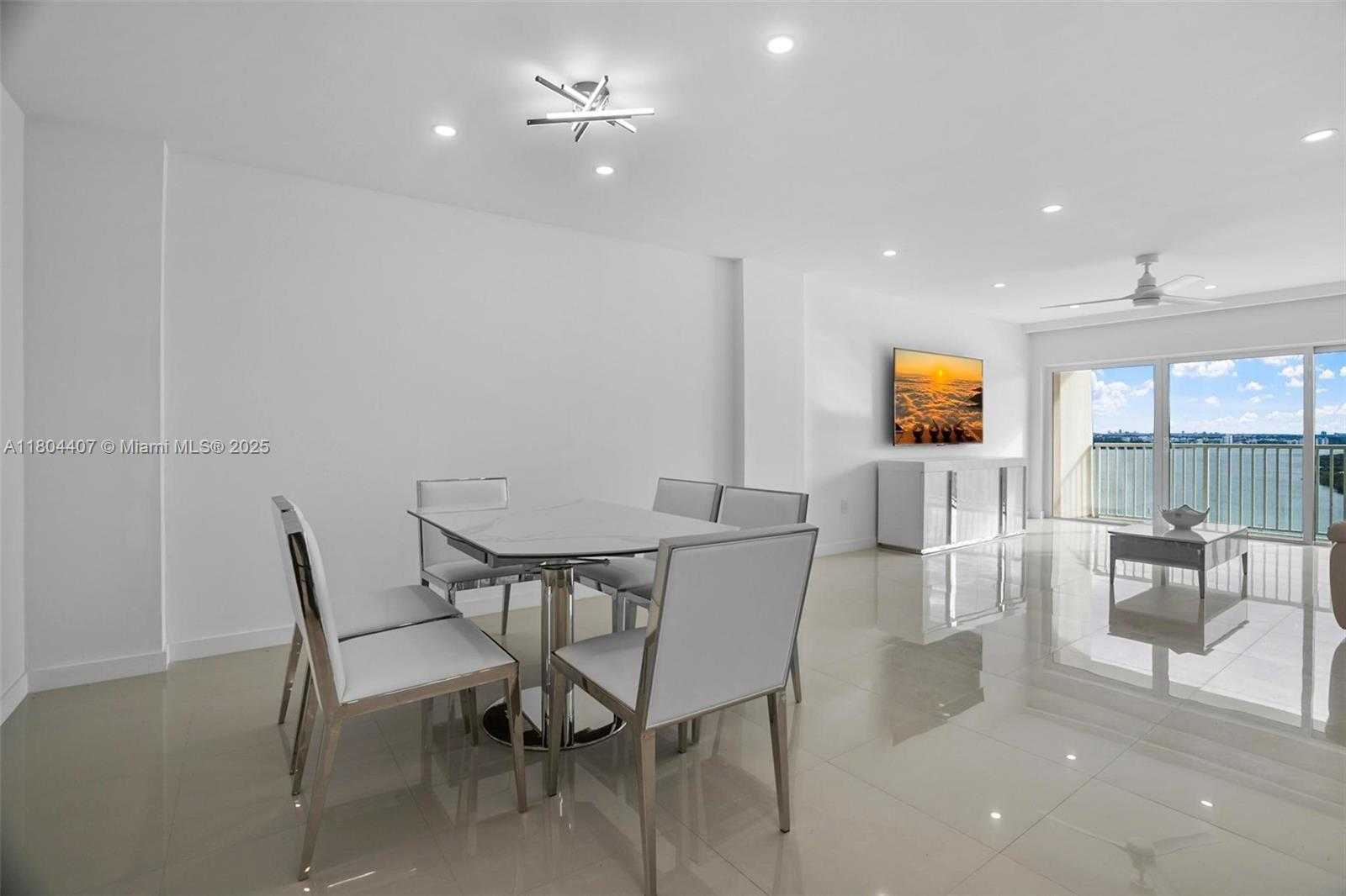 Small Image of 300 BAYVIEW DR #2108, Sunny Isles Beach Number 5