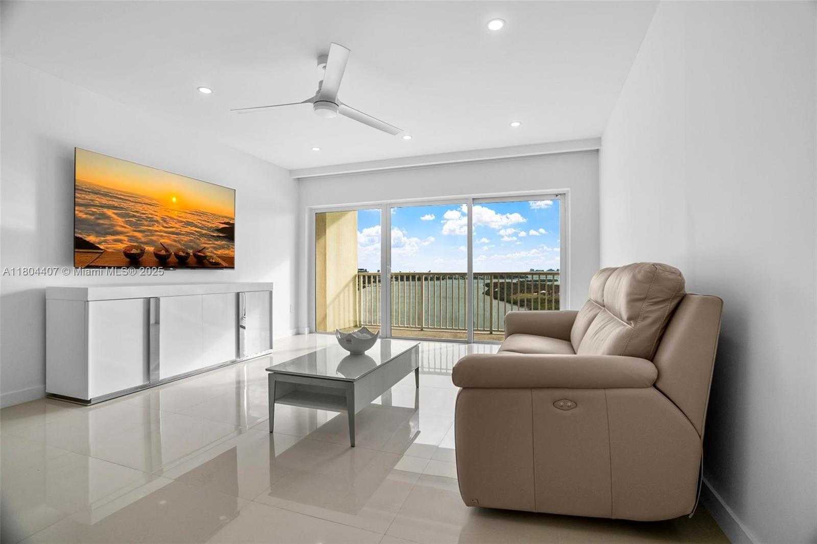 Small Image of 300 BAYVIEW DR #2108, Sunny Isles Beach Number 8