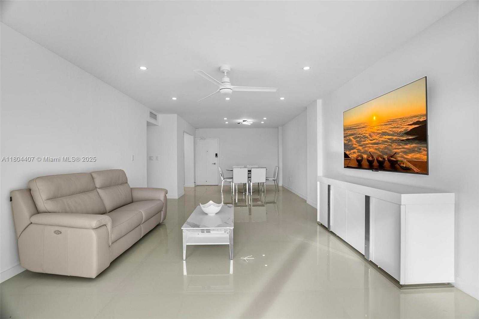 Small Image of 300 BAYVIEW DR #2108, Sunny Isles Beach Number 9
