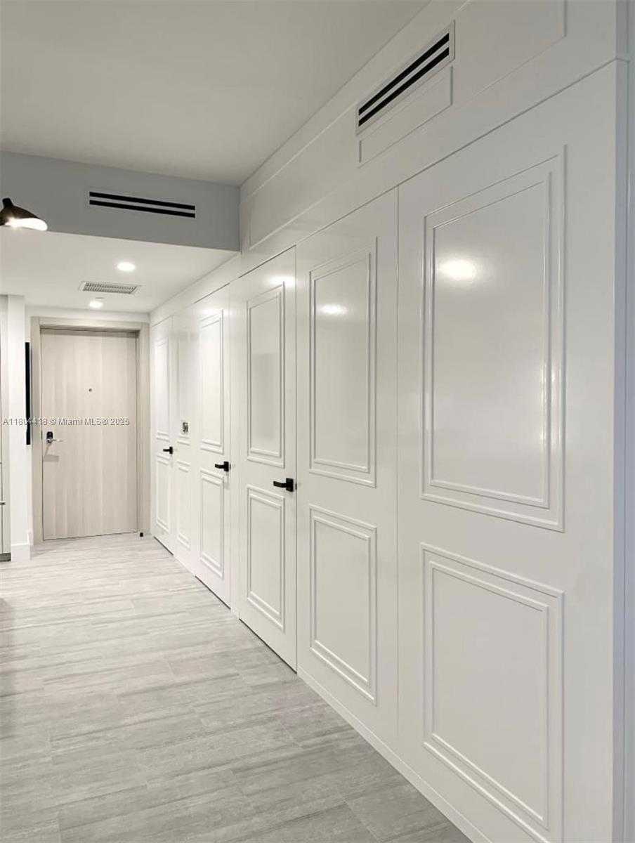 Small Image of 1000 BRICKELL PLZ #3308, Miami Number 3