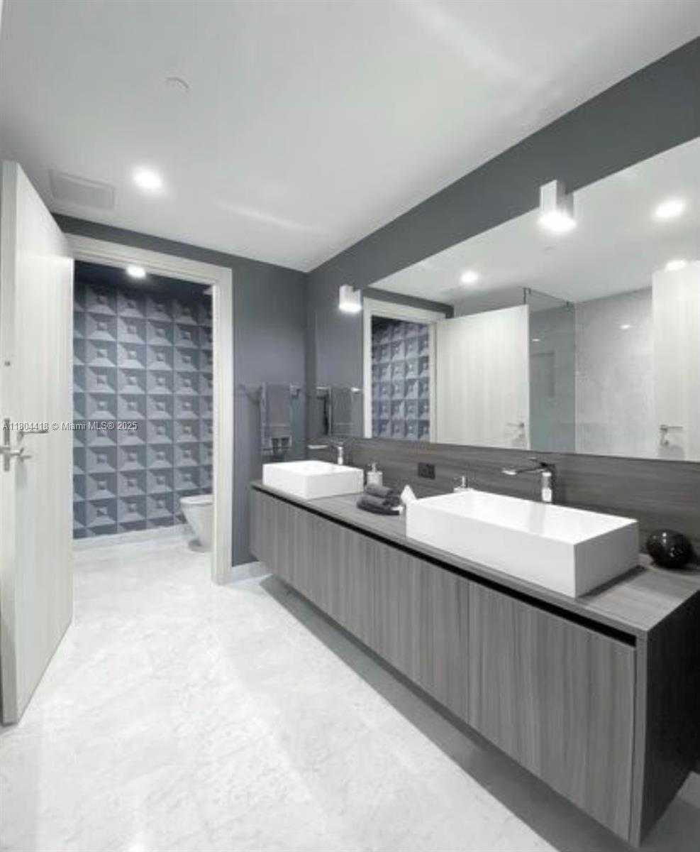 Small Image of 1000 BRICKELL PLZ #3308, Miami Number 6