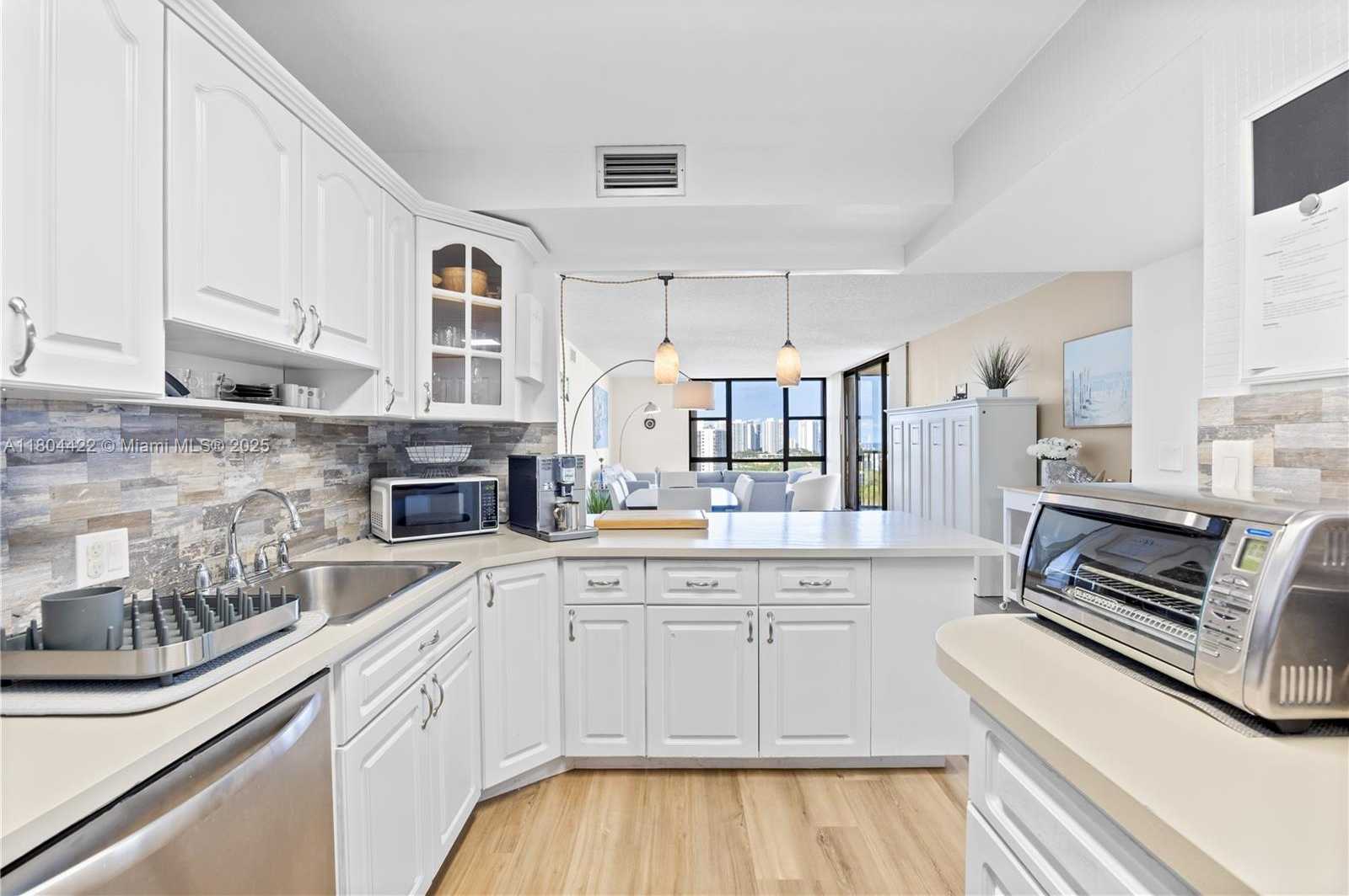 Small Image of 20301 WEST COUNTRY CLUB DR #1623, Aventura Number 11