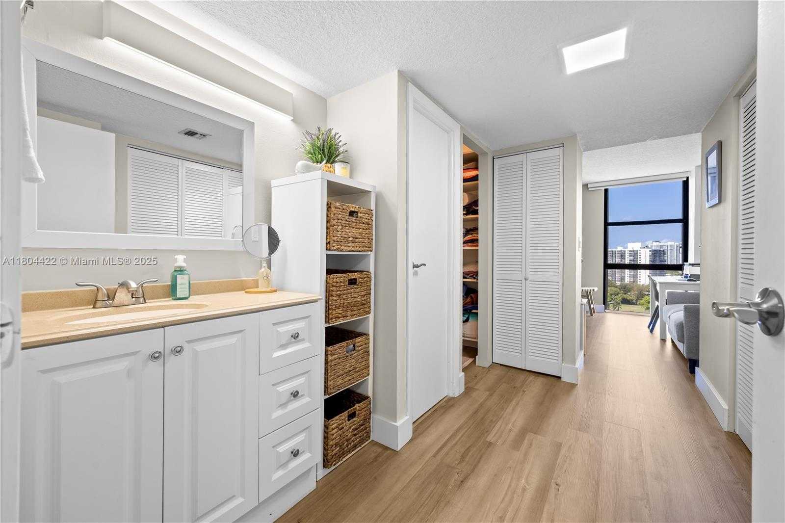 Small Image of 20301 WEST COUNTRY CLUB DR #1623, Aventura Number 23