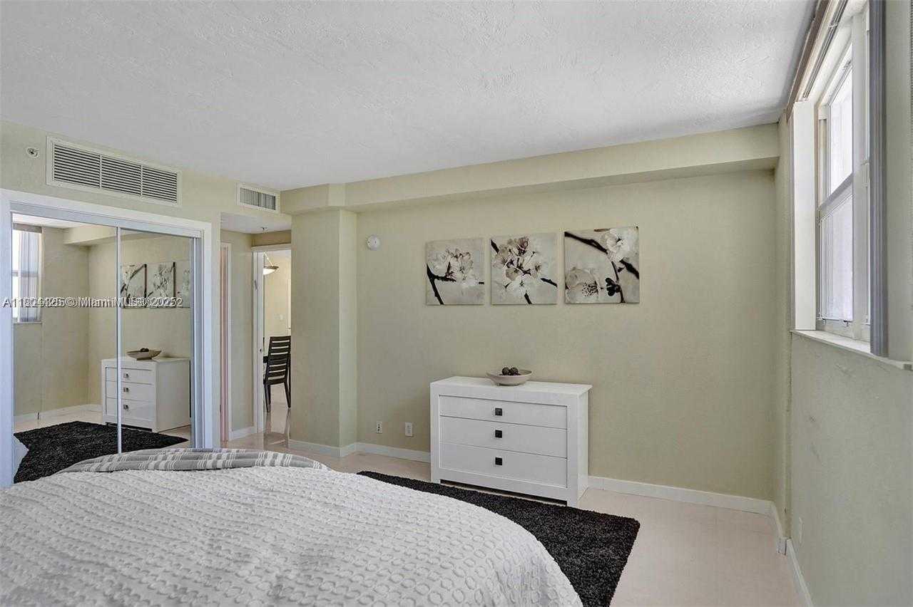 Small Image of 3001 SOUTH OCEAN DR #321, Hollywood Number 9