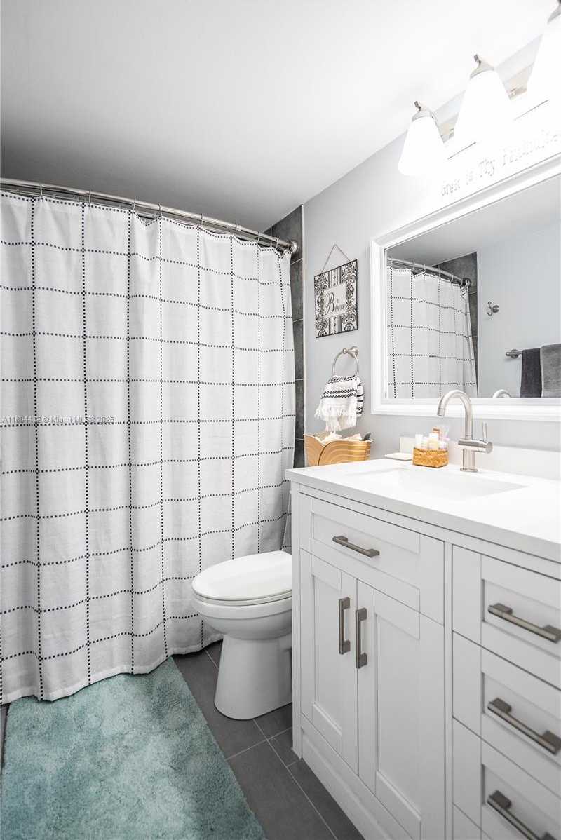 Small Image of 2017 SOUTH OCEAN DR #1404, Hallandale Beach Number 17