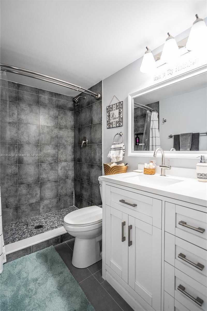 Small Image of 2017 SOUTH OCEAN DR #1404, Hallandale Beach Number 18