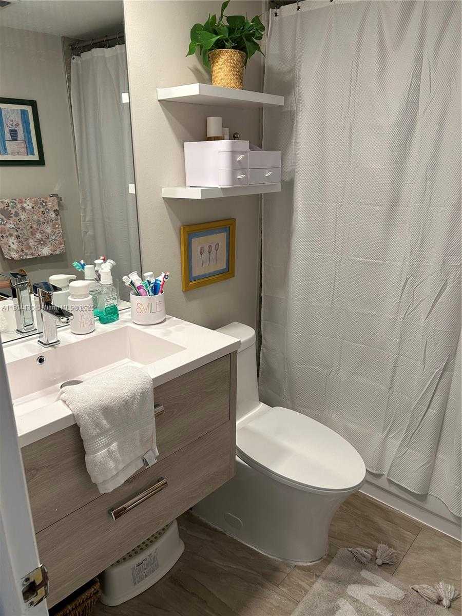 Small Image of 575 CRANDON BLVD #808, Key Biscayne Number 14