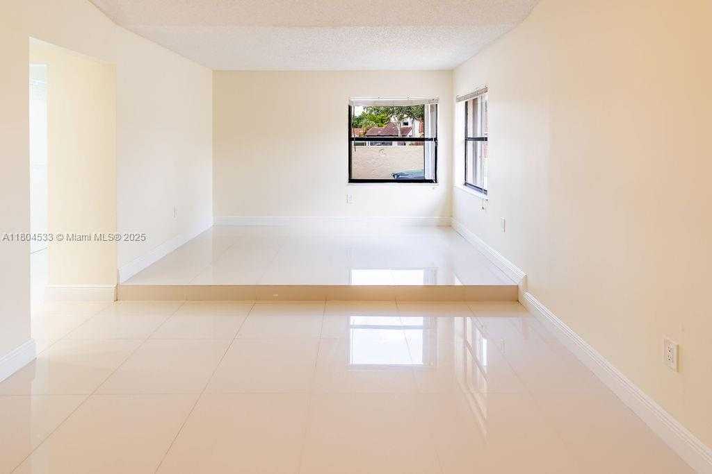 Small Image of 17359 NORTH WEST 66TH CT, Hialeah Number 13