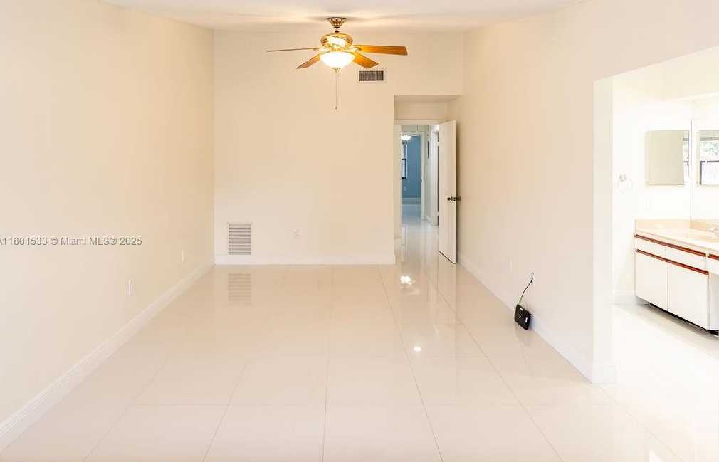 Small Image of 17359 NORTH WEST 66TH CT, Hialeah Number 14