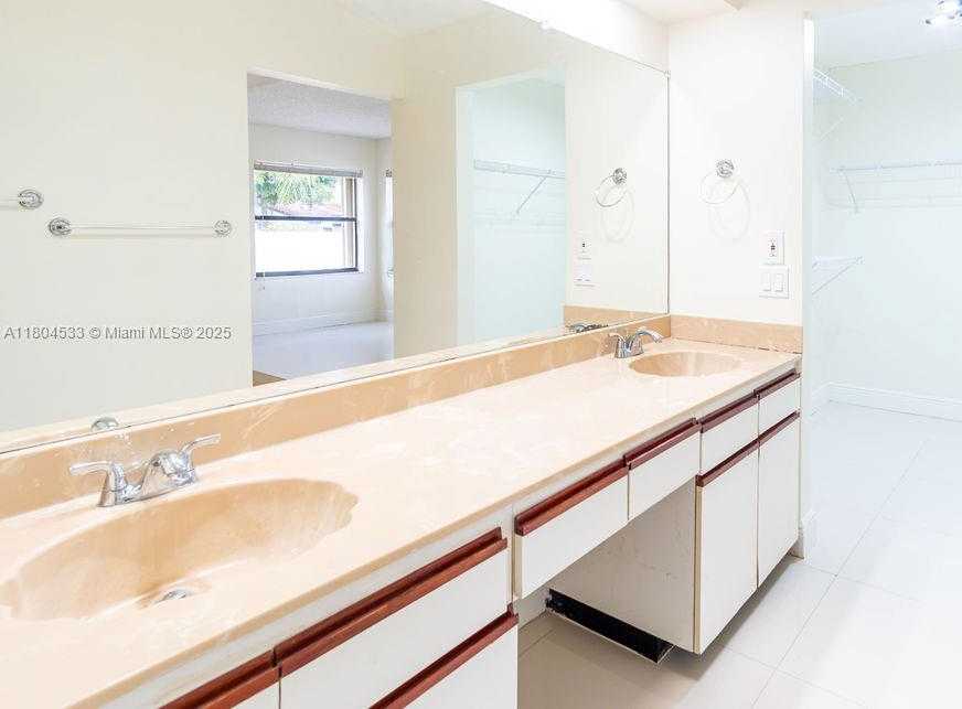 Small Image of 17359 NORTH WEST 66TH CT, Hialeah Number 16