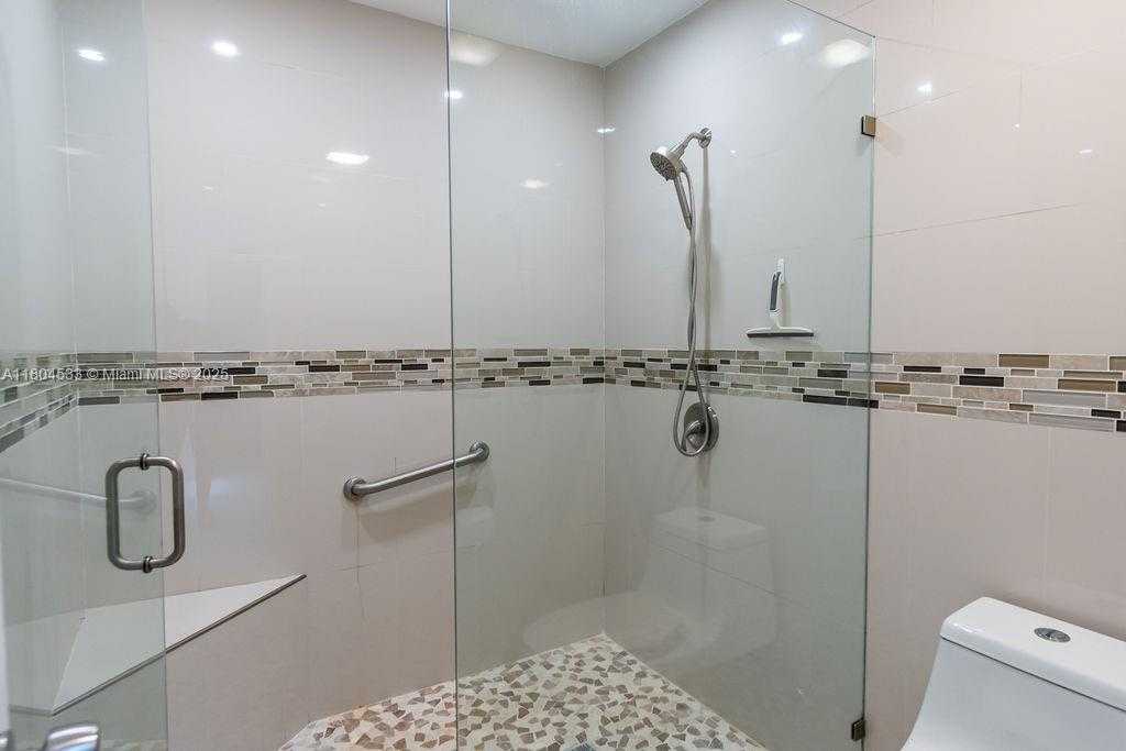 Small Image of 17359 NORTH WEST 66TH CT, Hialeah Number 24