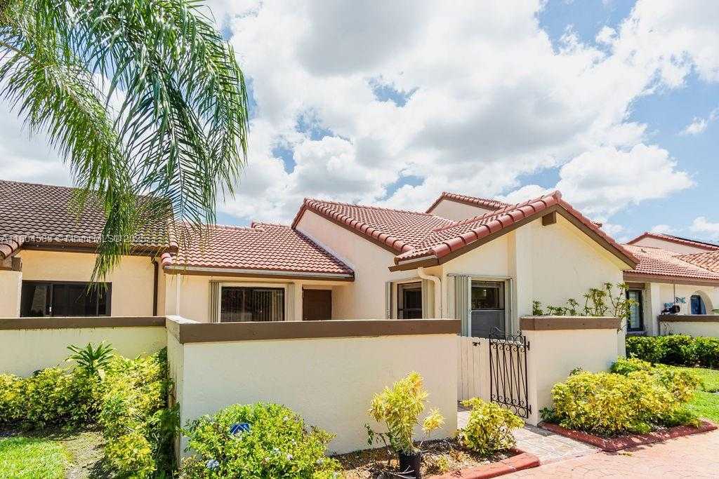 Small Image of 17359 NORTH WEST 66TH CT, Hialeah Number 3