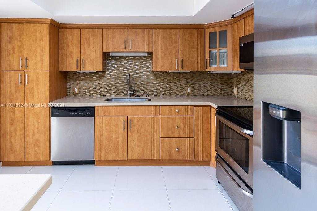Small Image of 17359 NORTH WEST 66TH CT, Hialeah Number 4