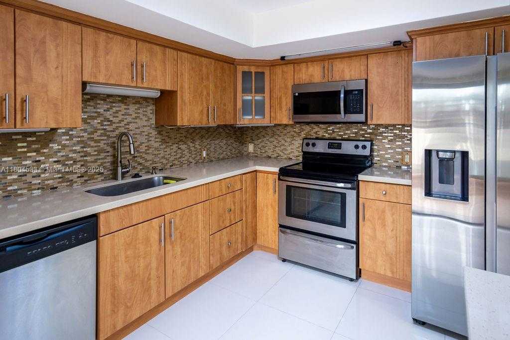 Small Image of 17359 NORTH WEST 66TH CT, Hialeah Number 5
