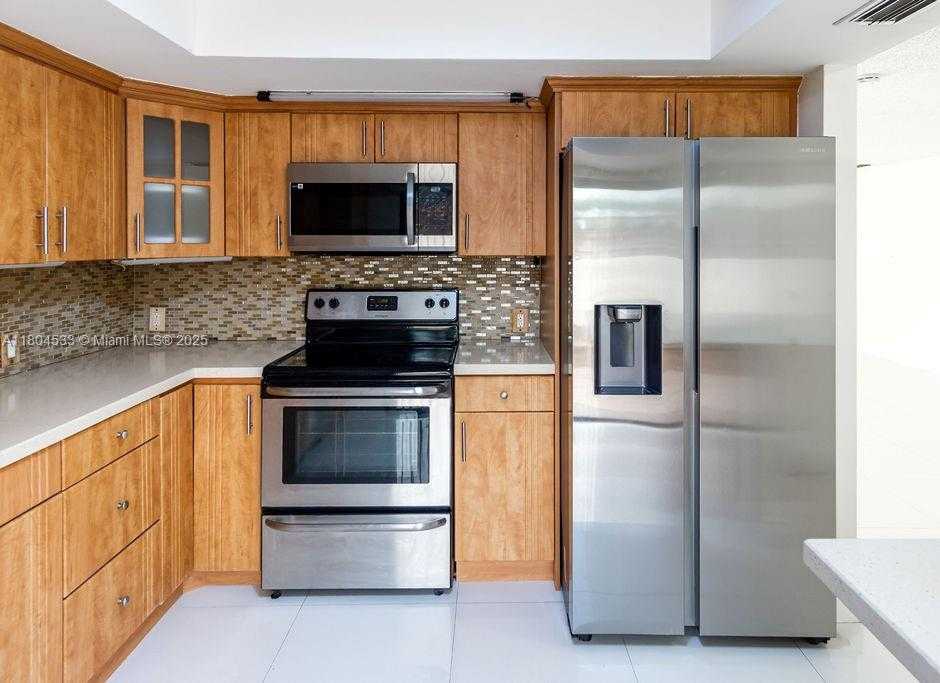 Small Image of 17359 NORTH WEST 66TH CT, Hialeah Number 6