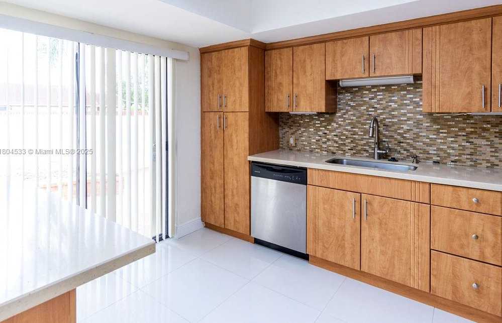 Small Image of 17359 NORTH WEST 66TH CT, Hialeah Number 7
