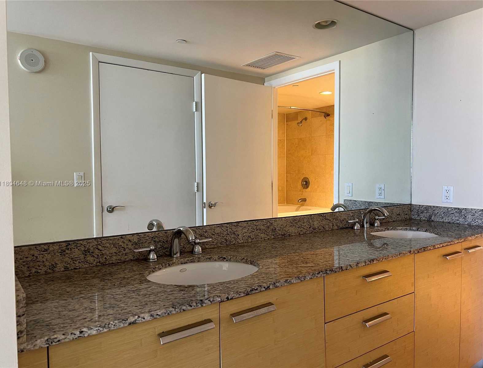 Small Image of 1800 SOUTH OCEAN DR #2006, Hallandale Beach Number 16