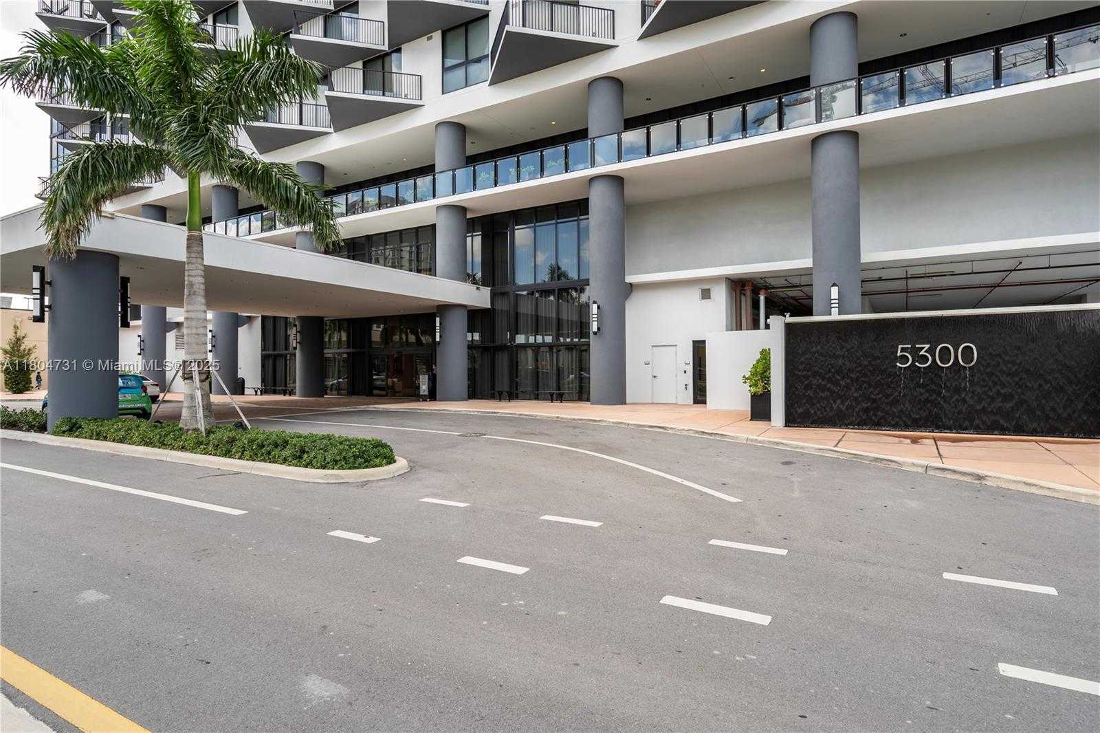 Small Image of 5300 PASEO BLVD #810, Doral Number 3