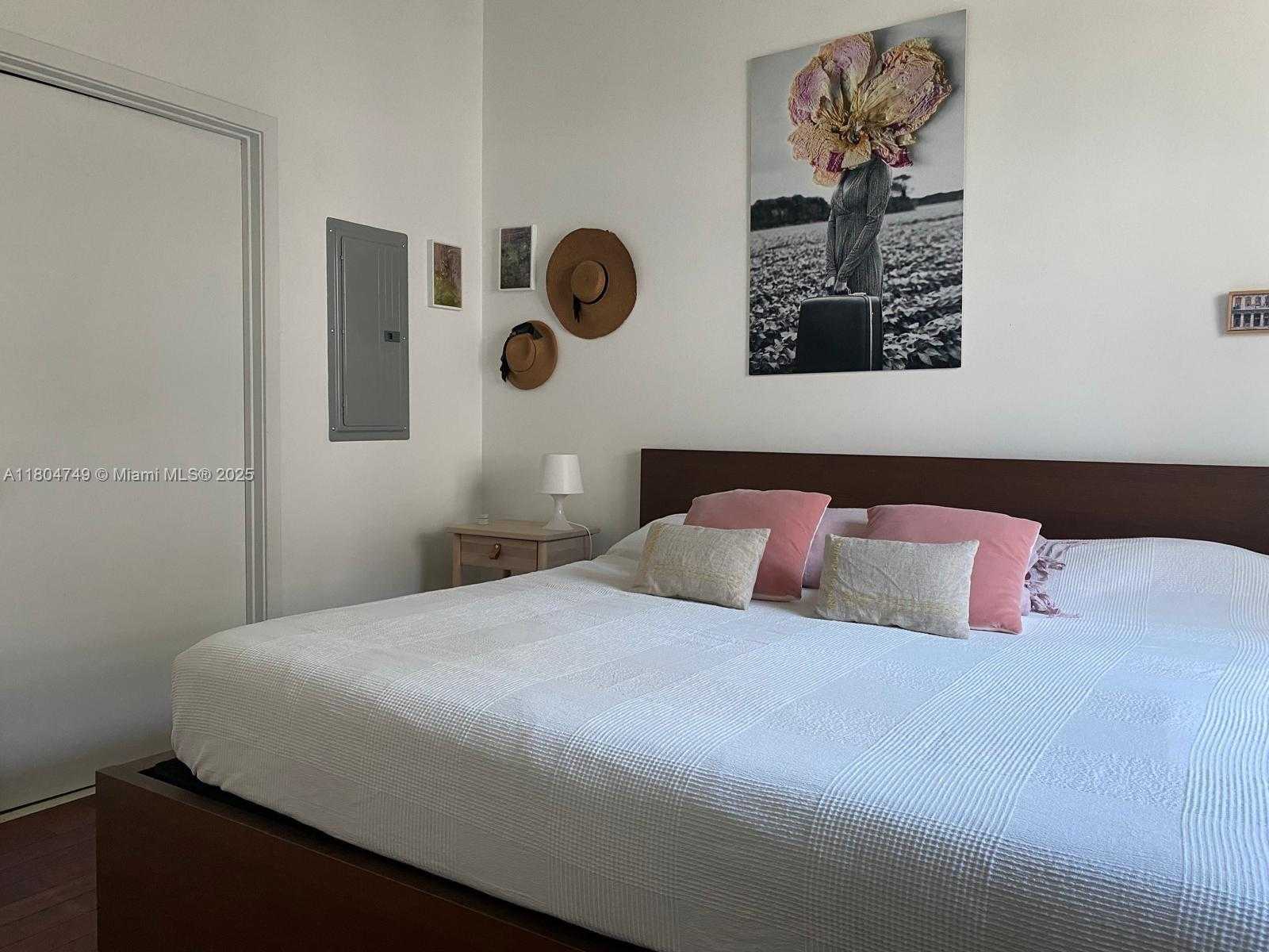 Small Image of 2001 BISCAYNE BLVD #2306, Miami Number 11