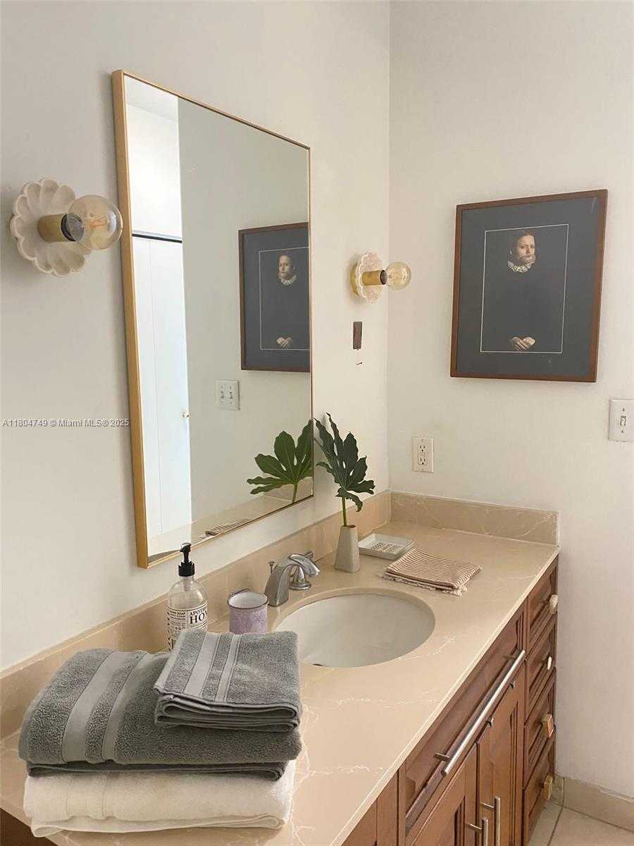 Small Image of 2001 BISCAYNE BLVD #2306, Miami Number 14
