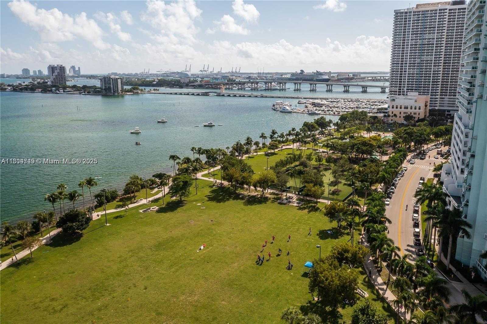 Small Image of 2001 BISCAYNE BLVD #2306, Miami Number 2