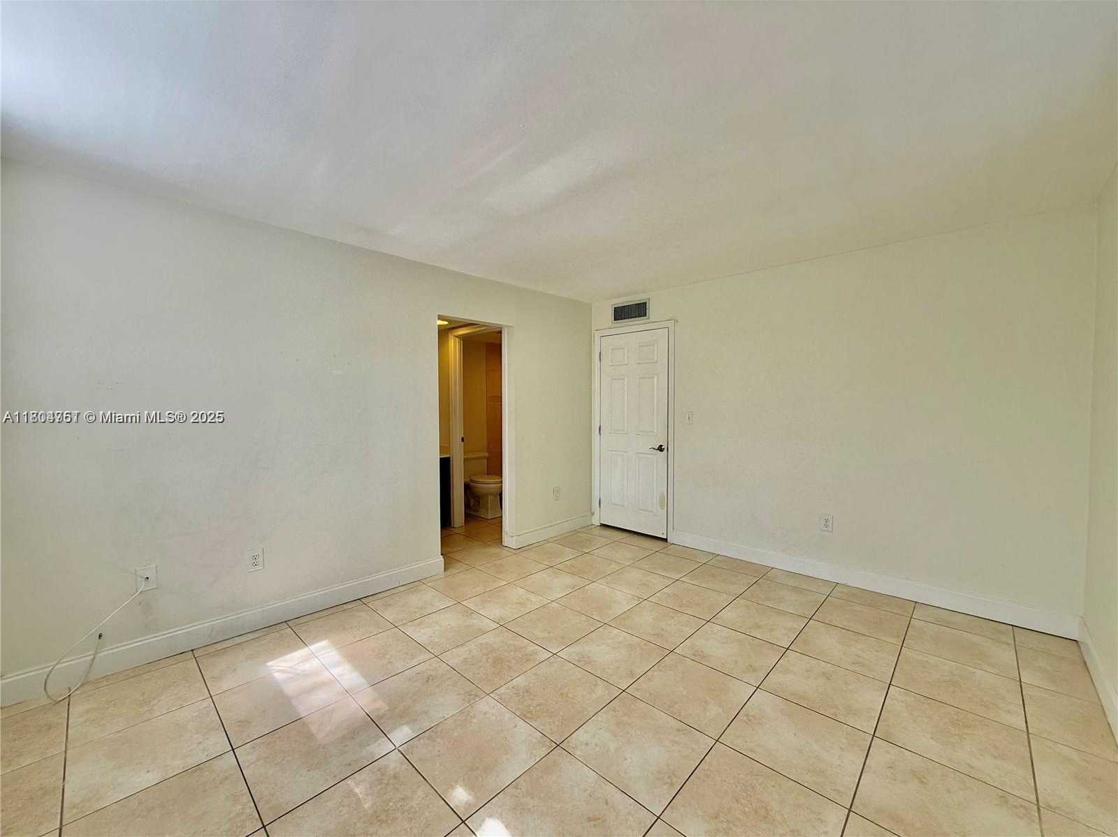 Small Image of 10825 SOUTH WEST 112TH AVE #302, Miami Number 5