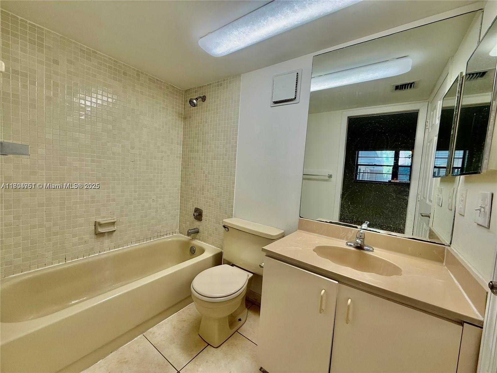 Small Image of 10825 SOUTH WEST 112TH AVE #302, Miami Number 6