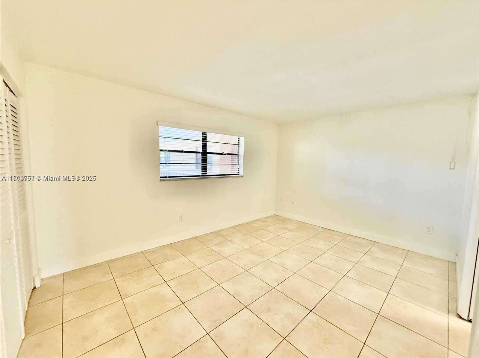 Small Image of 10825 SOUTH WEST 112TH AVE #302, Miami Number 7